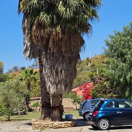 Casa Tre Palmi * كالتاجيروني